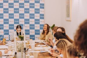 Read more about the article Kreatywna integracja zespołu: Warsztat malowania akwarelą dla firmy TBO